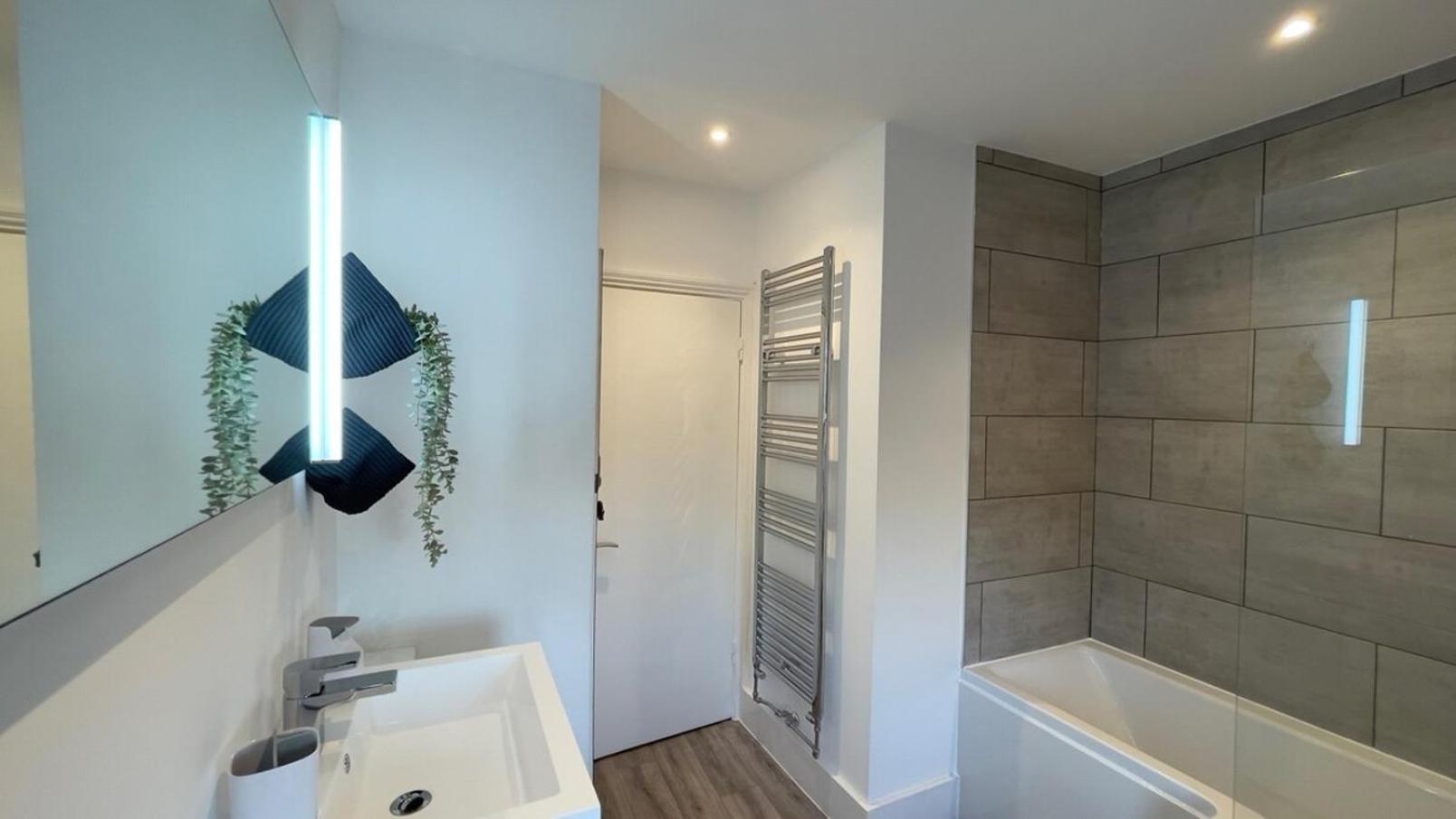 Luxury Ramsgate Harbour View By Adliv Apartment Exterior photo